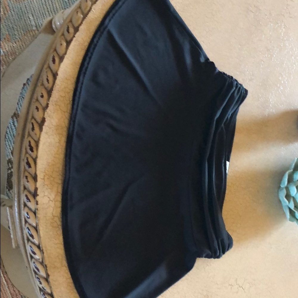 Black swim hip hider skirt size M. Just the skirt